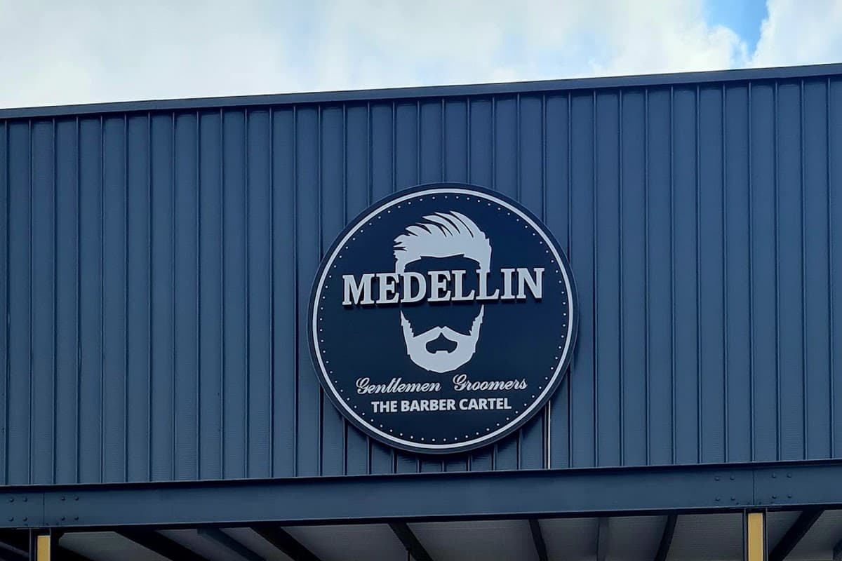 Medellin Gentlemen Groomers Irene Link