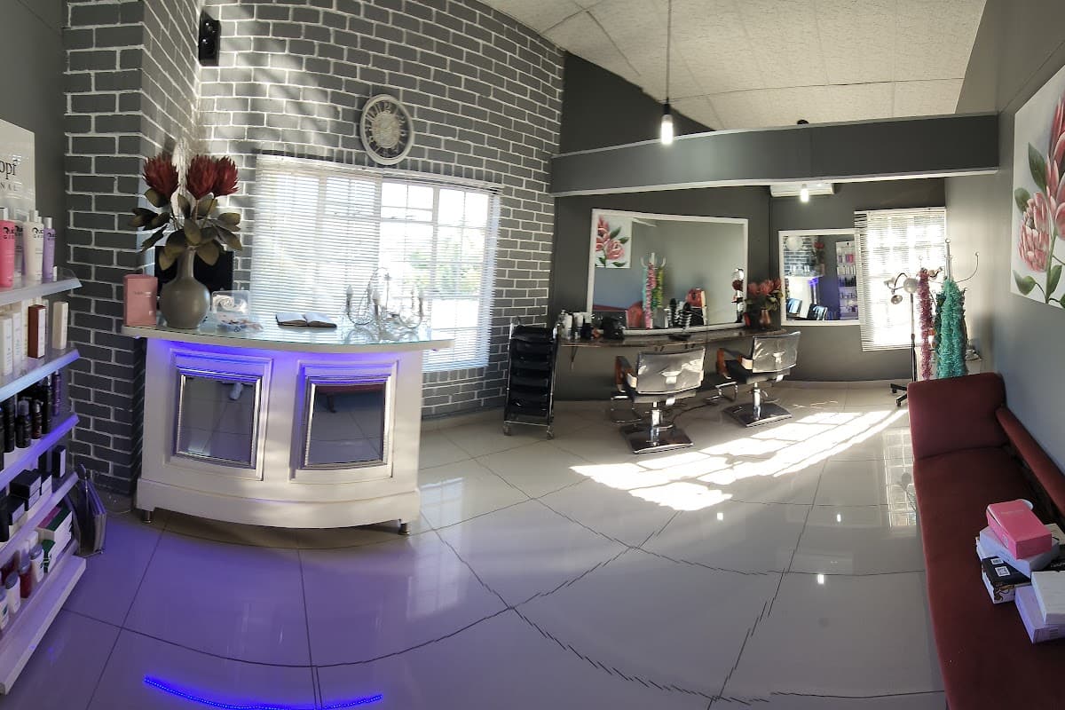 Colour Cut Lounge